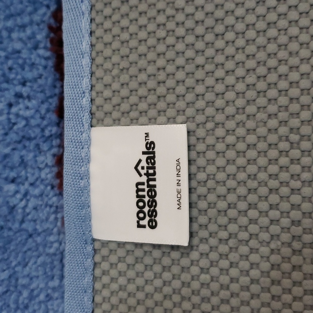 ROOM ESSENTIALS BATH RUG - Picture 5 of 6